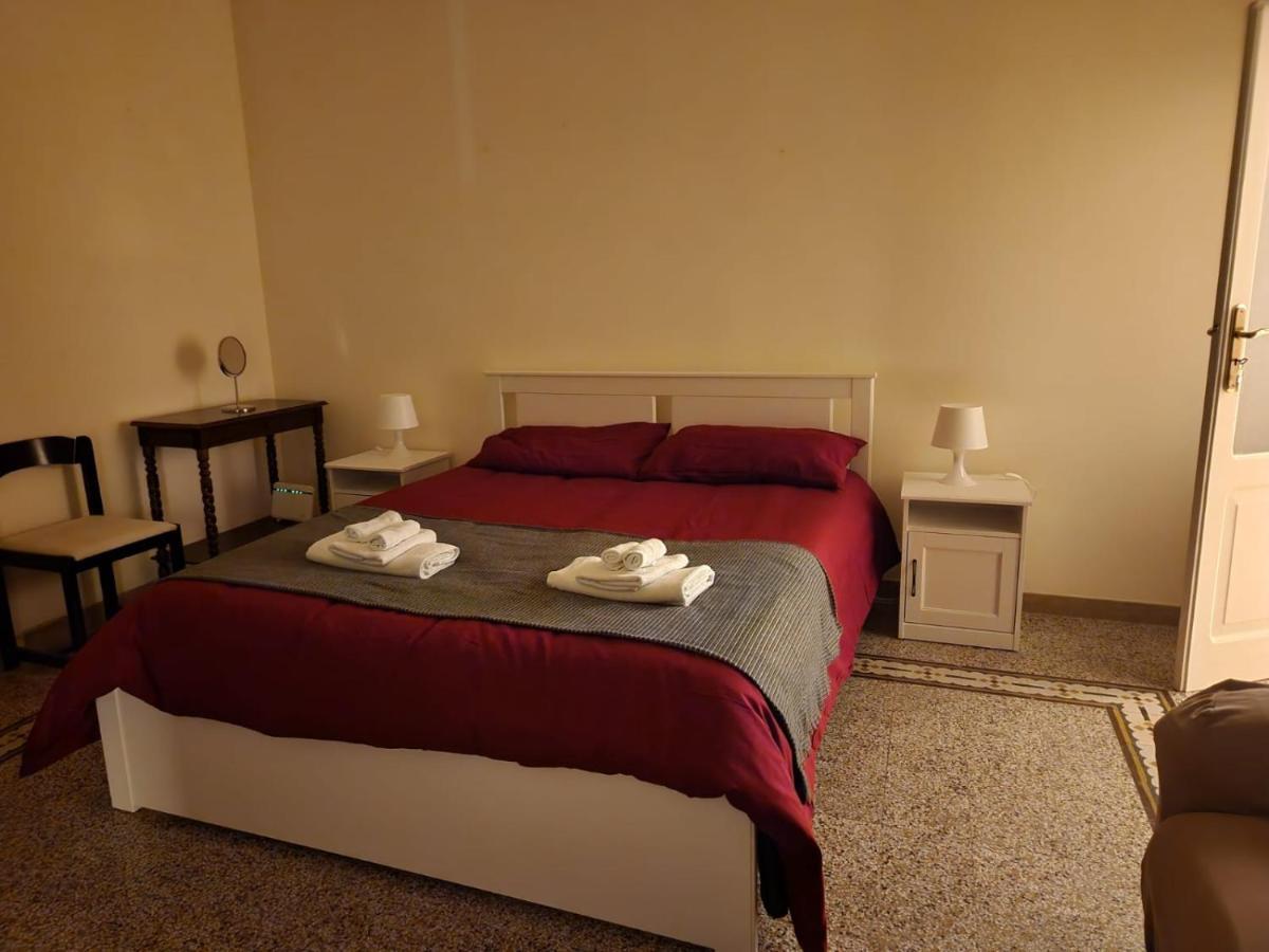לינה וארוחת בוקר ג'ויה דל קולה La Grande Casa Di Puglia מראה חיצוני תמונה